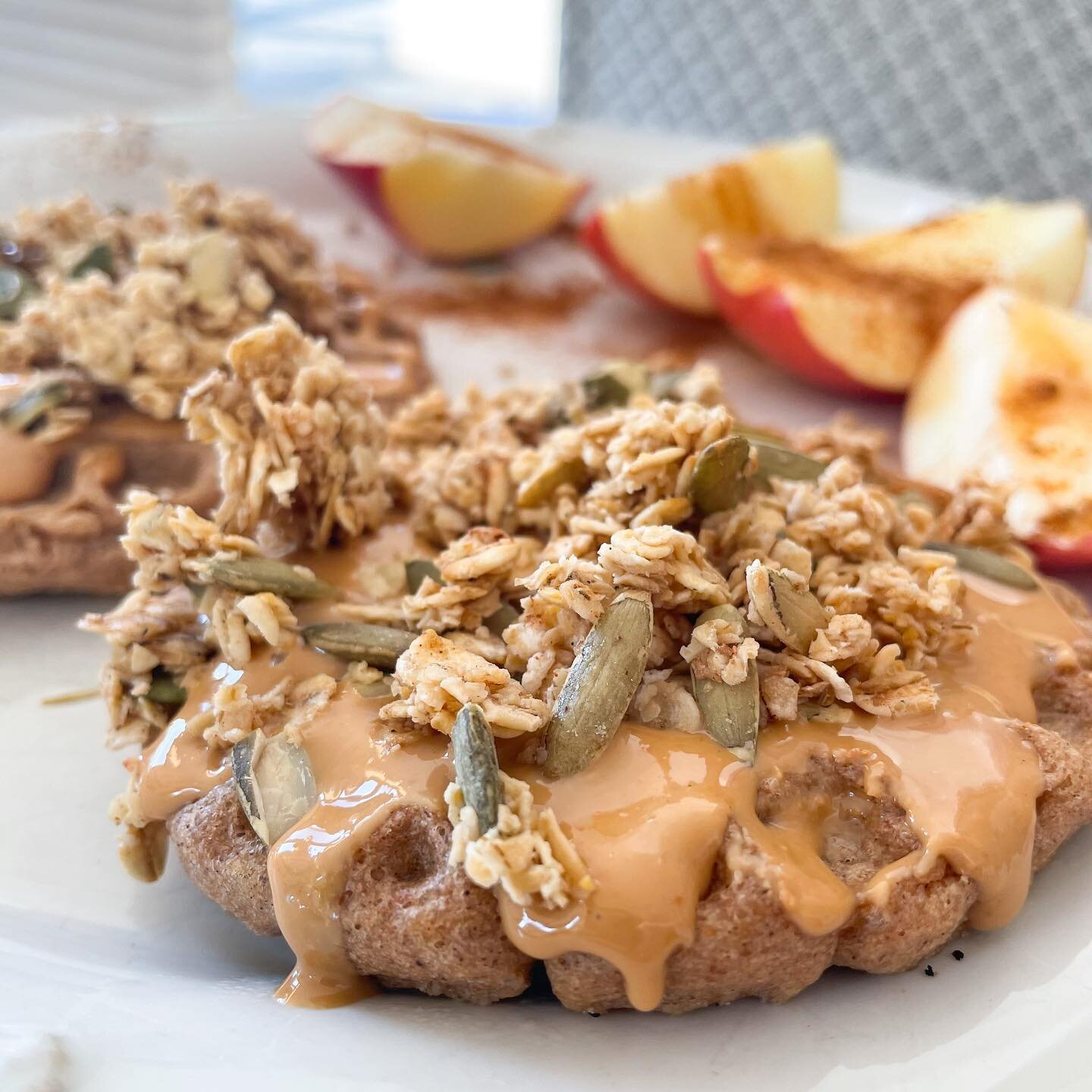 Cashew butter. On a warm protein waffle. Topped with Vanilla Bean Granola. A side of a crunchy apple sprinkled with cinnamon.

Are you drooling? 🤤

This breakfast is the perfect balance of fiber (apple, oats, cashew butter,) healthy fat (cashew butt