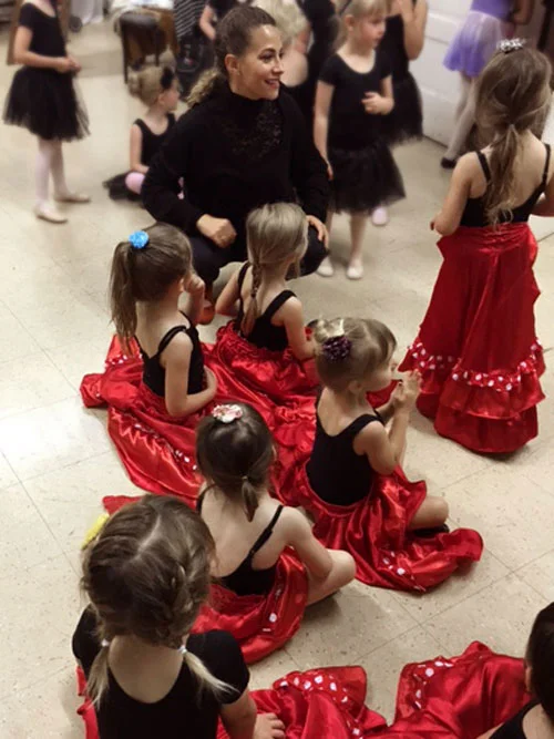 Genoveva with kids before a performance. Students at the Pink Flamenco Children's Academy and Austin Flamenco Academy all have the opportunity to perform at least once a year.