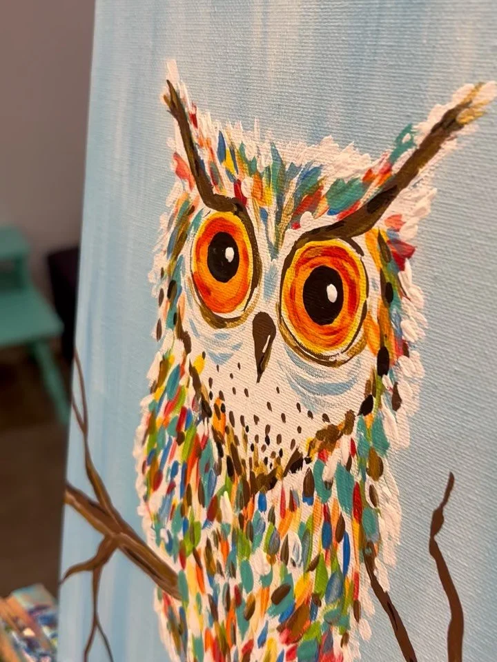Our studio was bursting with creativity today! 🌈 From tiny hands to big smiles, everyone painted their own adorable version of Hooty the Owl. Thank you for spending your family time getting artsy with us! 🦉🖌️💛
#kidsart 
#familyworkshop 
#yvrfamil