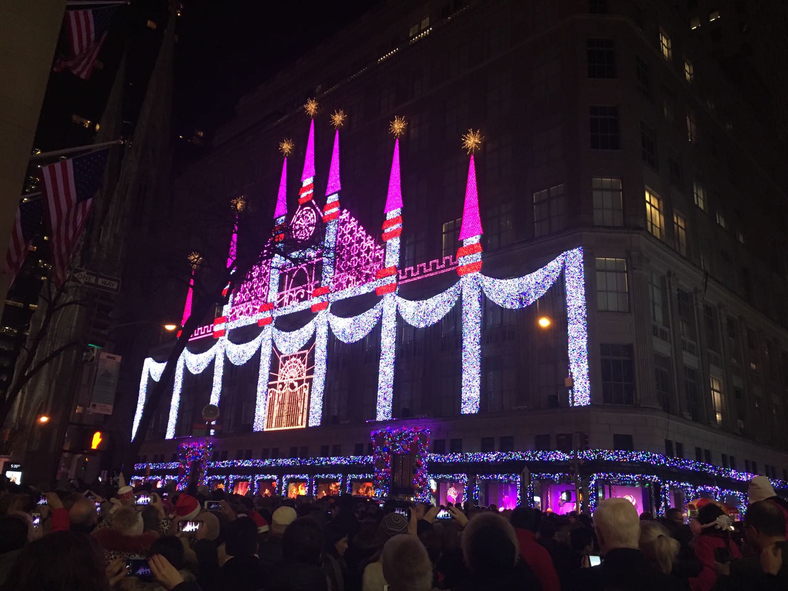 Saks Fifth avenue playing it's mesmerizing light, dance and music show - {click to see the show: Land of 1000 delights}