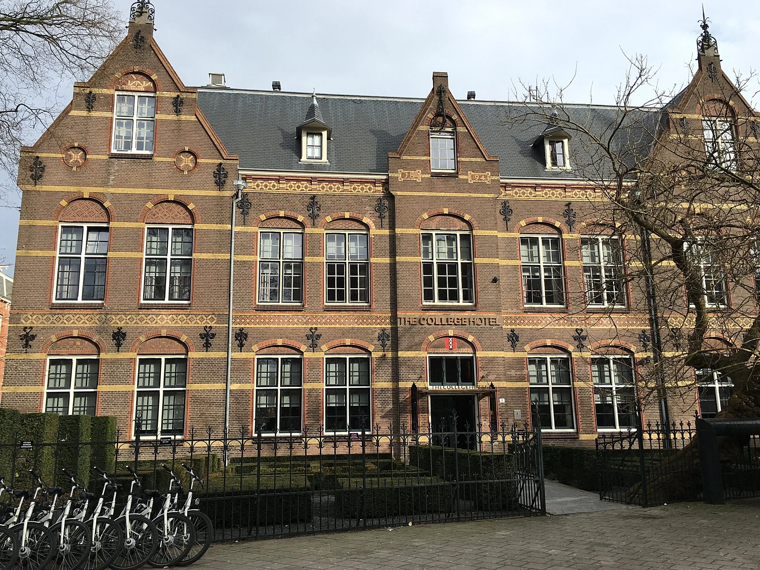 ~From school to hotel - The College Hotel , run by students and professionals. I always loved the architecture (I went to school around the corner).