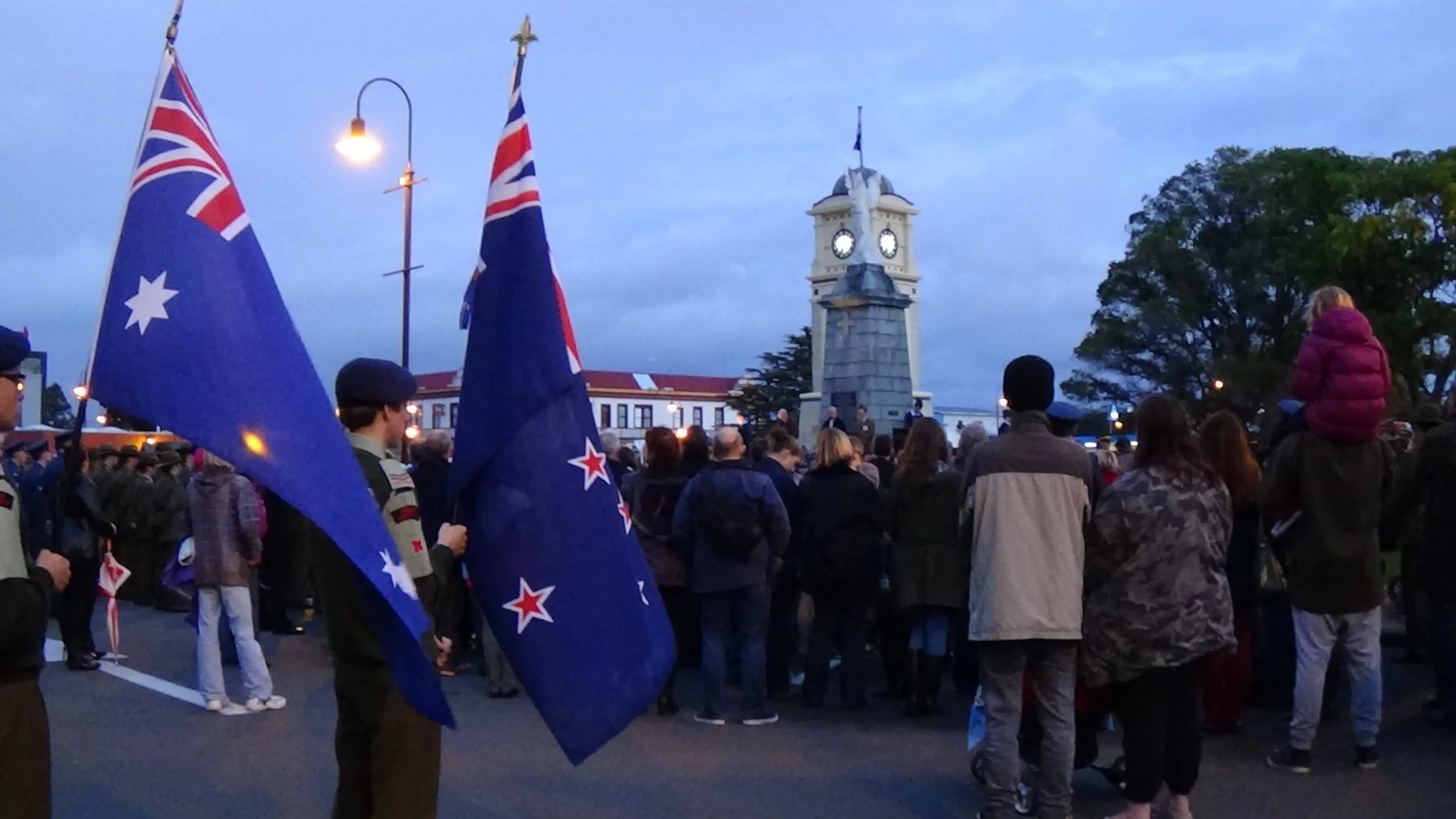 Anzac Dawn Ceremony in Fielding (2014); a moment's silence