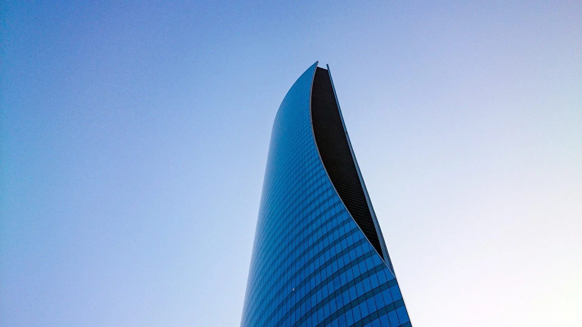 skyscraper-1082282_1920.jpg