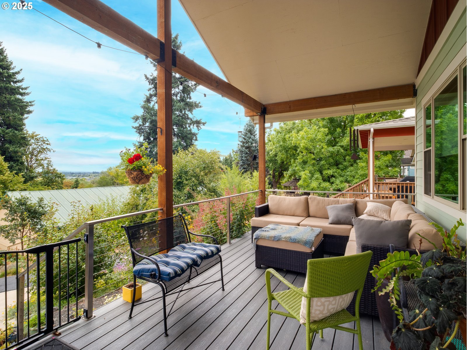 3934 porch_1.jpg