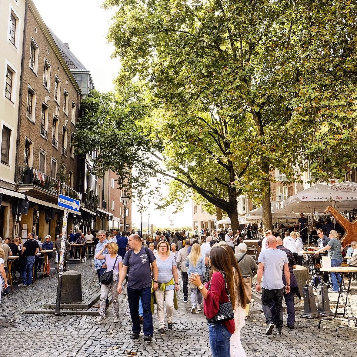 A car-legal street in downtown Düsseldorf, with an abundance of pedestrians and a conspicuous lack of cars. Three cheers for people-focused urbanism! 