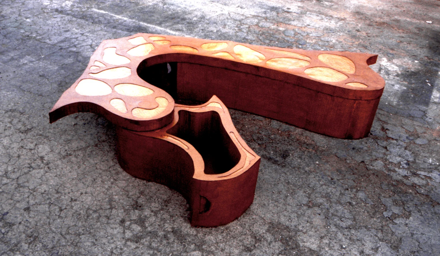 THE SWITCHBLADE CARDBOARD SEAT