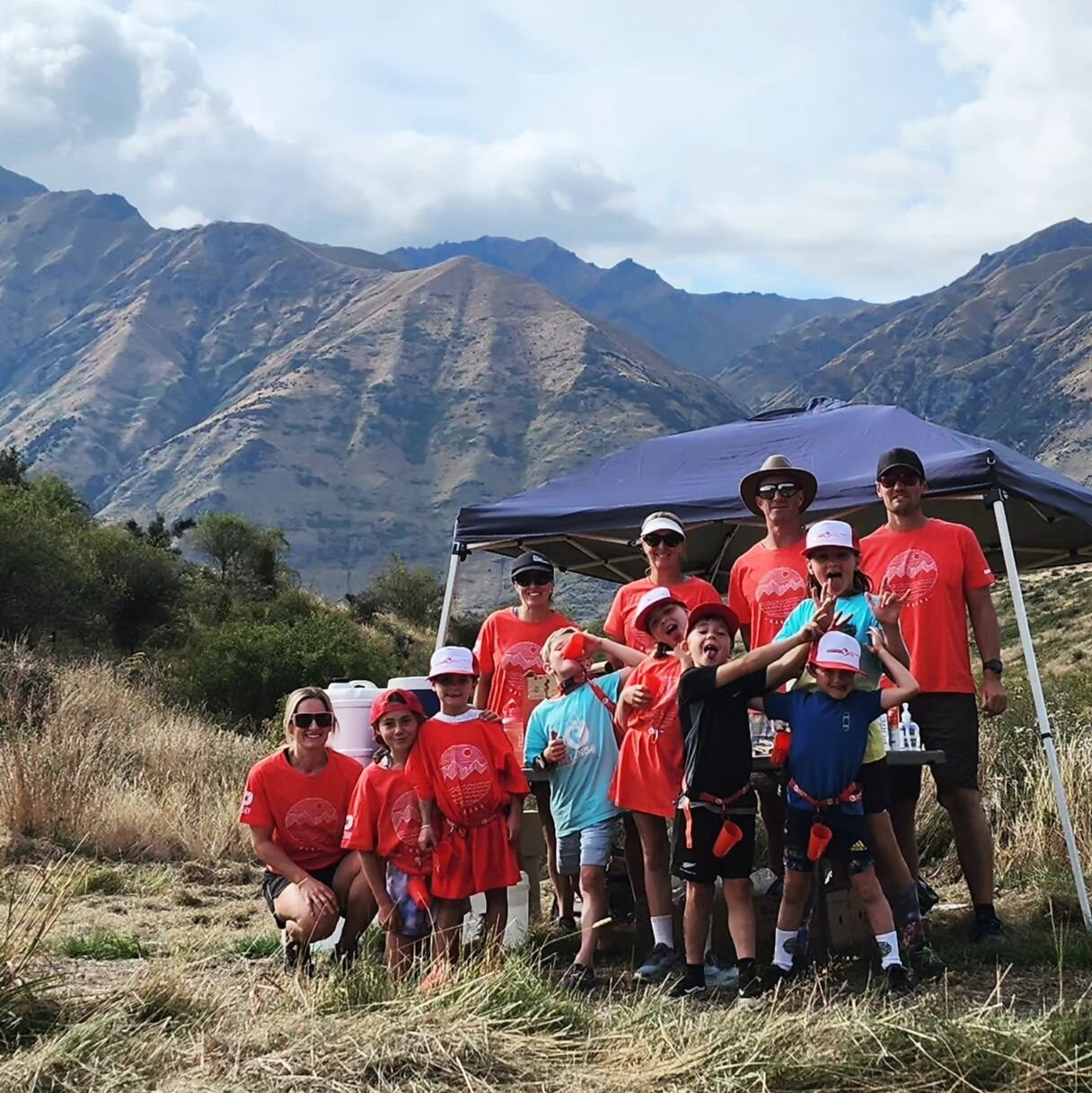 @challengewanaka what a day! 👏🙌 
We had an absolute blast out on course volunteering for the awesome athletes on course. 

Huge congrats to our TFC podium winners @arnacraig and @kcathro and a massive high five to Rebecca who was the smiliest perso