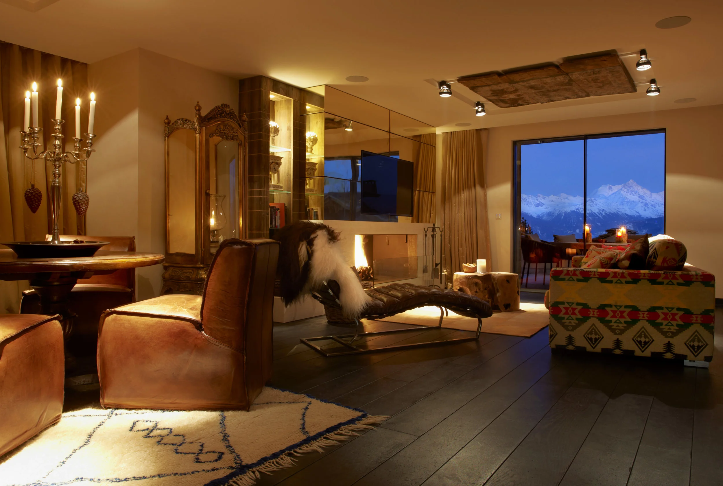 06_gold apartment2rbedit.jpg