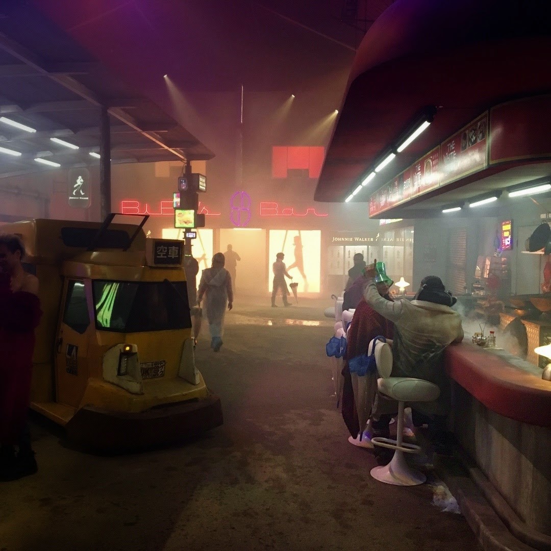 ADRIENNE_WHITNEY_PAPP_DATING_CHICK_BLADE_RUNNER_EXPERIENCE_COMIC_CON_2017_15.jpeg