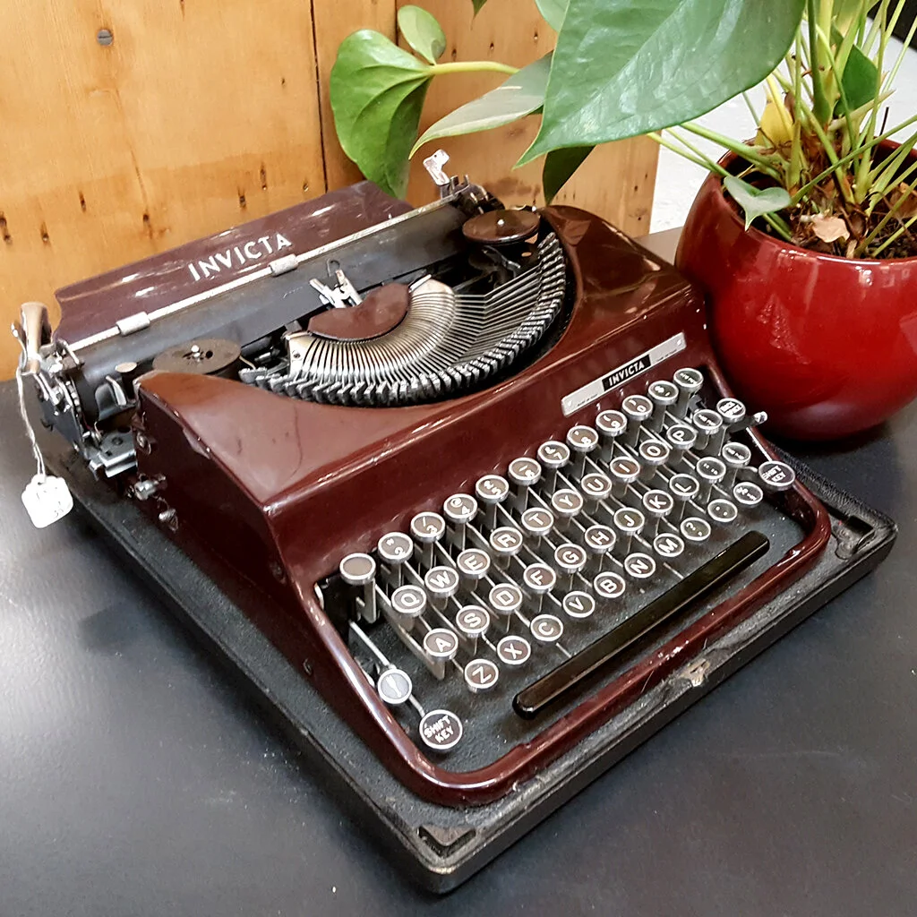 1354 Invicta Typewriter.jpg