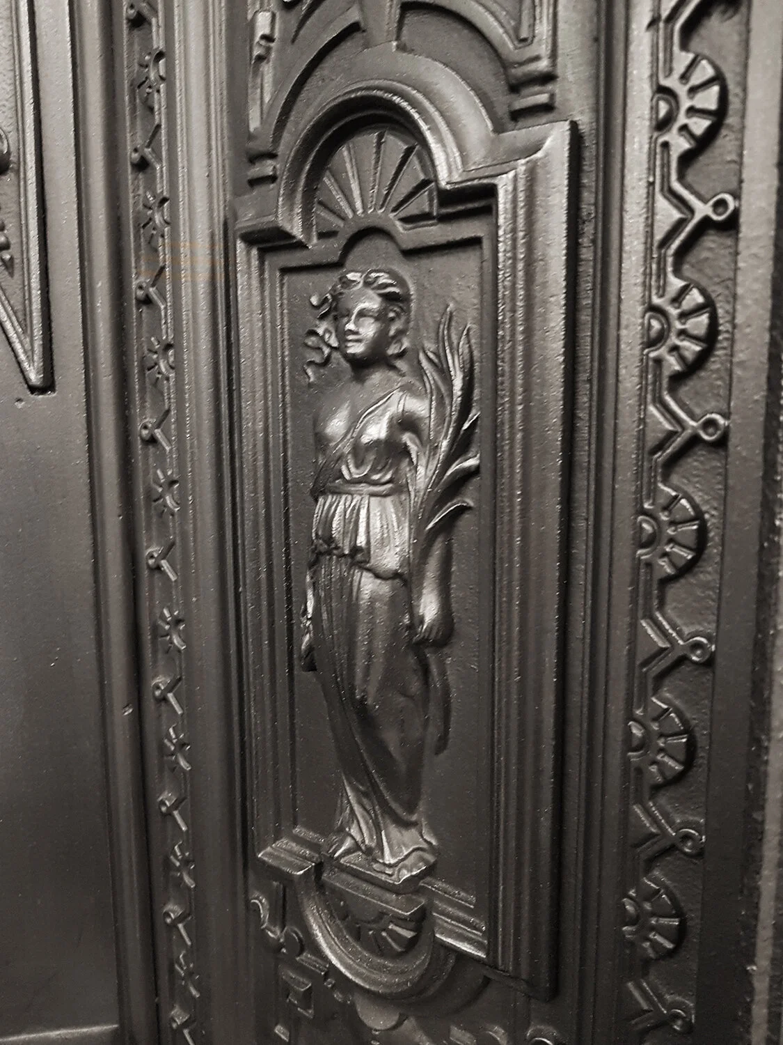 1523 Decorative Cast Insert 2.jpg