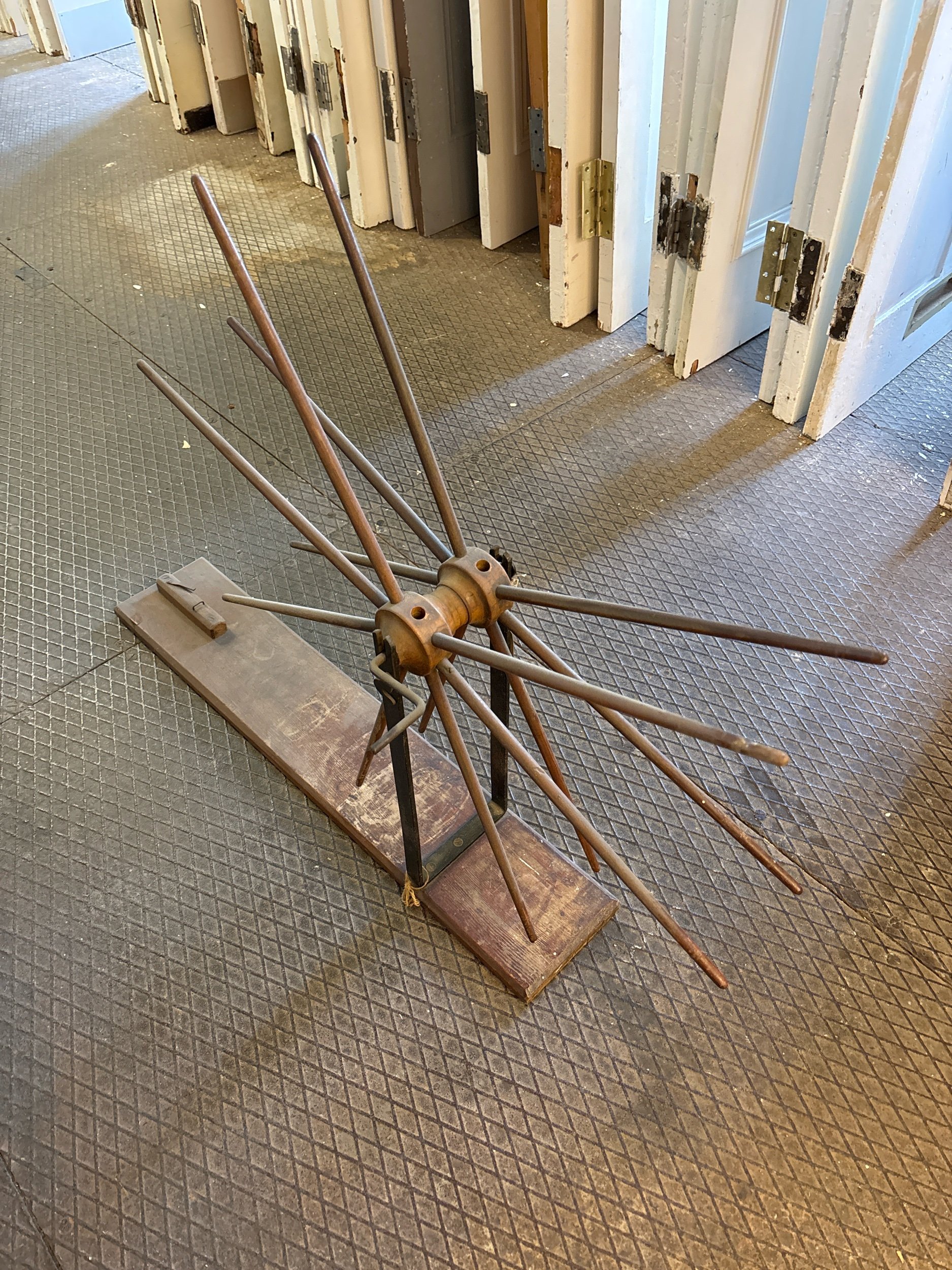 Antique Wooden Skein Winder – Yarn Swift / Wool Winder on wooden base with rotating arms.