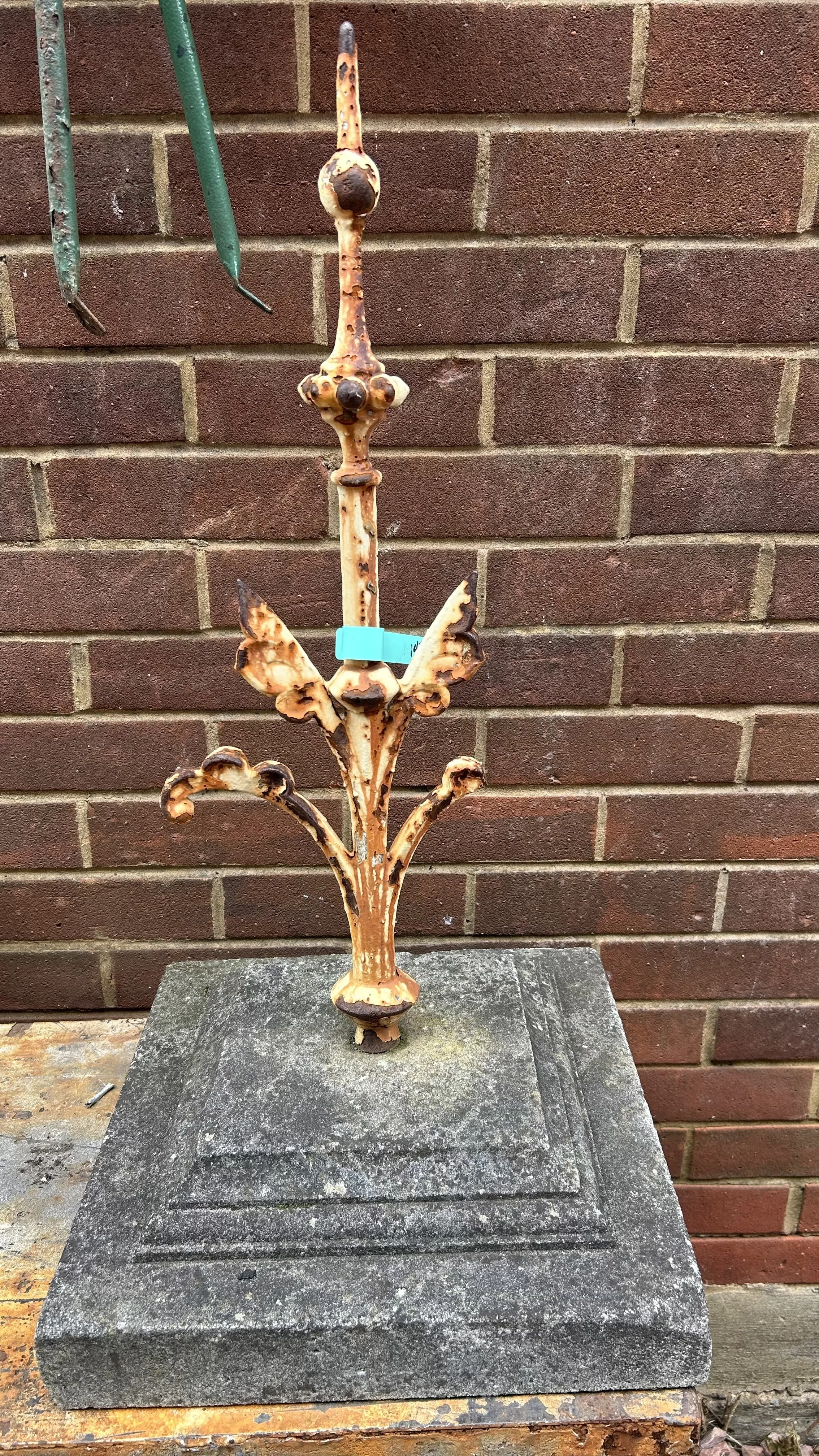 K229 Finial