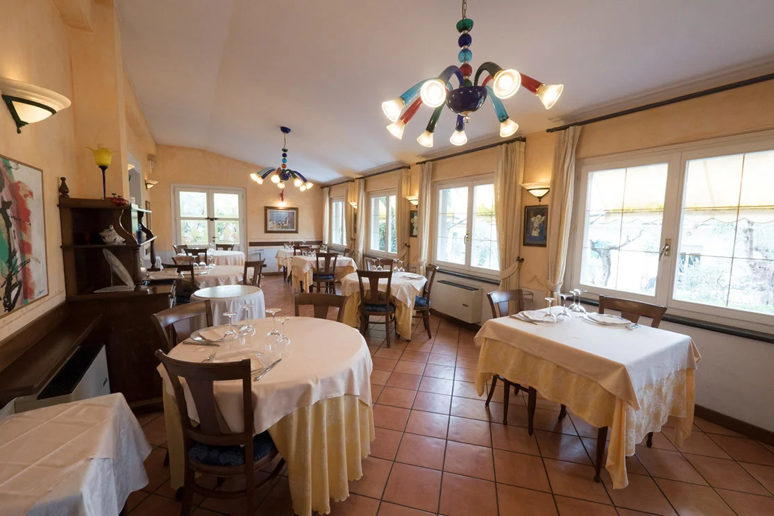 The old school Italian dining room of "Locanda Miranda"