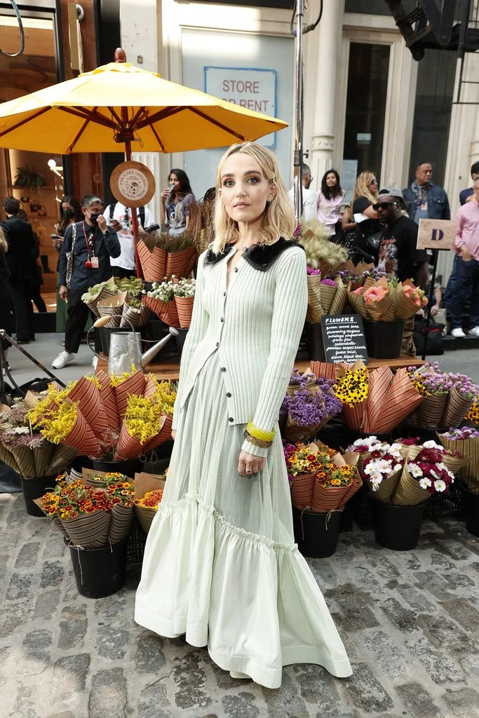  Chloe Fineman in Tory Burch  