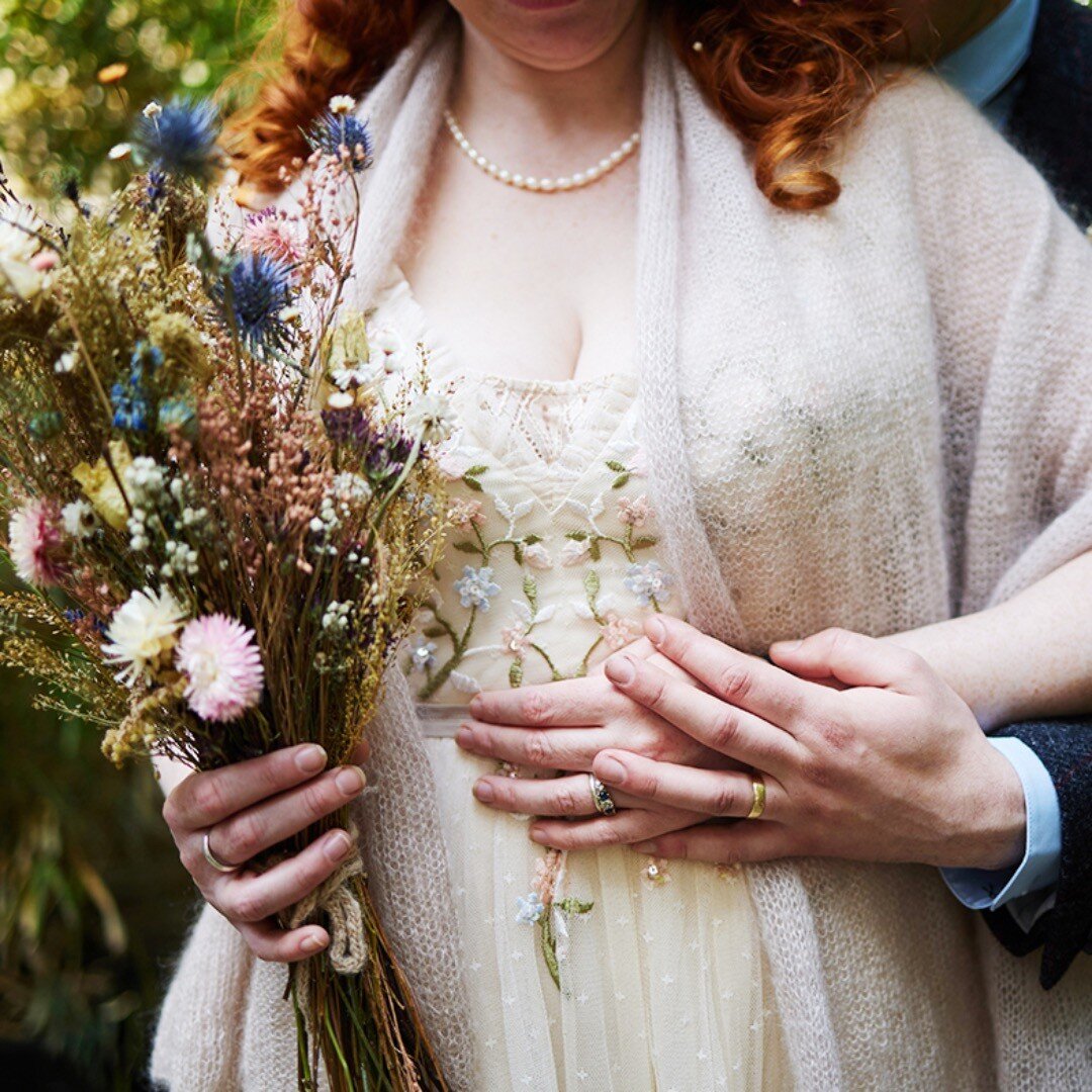 Beautiful dried flower bridal bouquet at the recent cekebrations of Charlie &amp; Alex
#oxfordweddingphotographer
#oxfordshireweddingphotographer
#berkshireweddingphotographer
#buckinghamshireweddingphotographer
#readingweddingphotographer
#henleyont