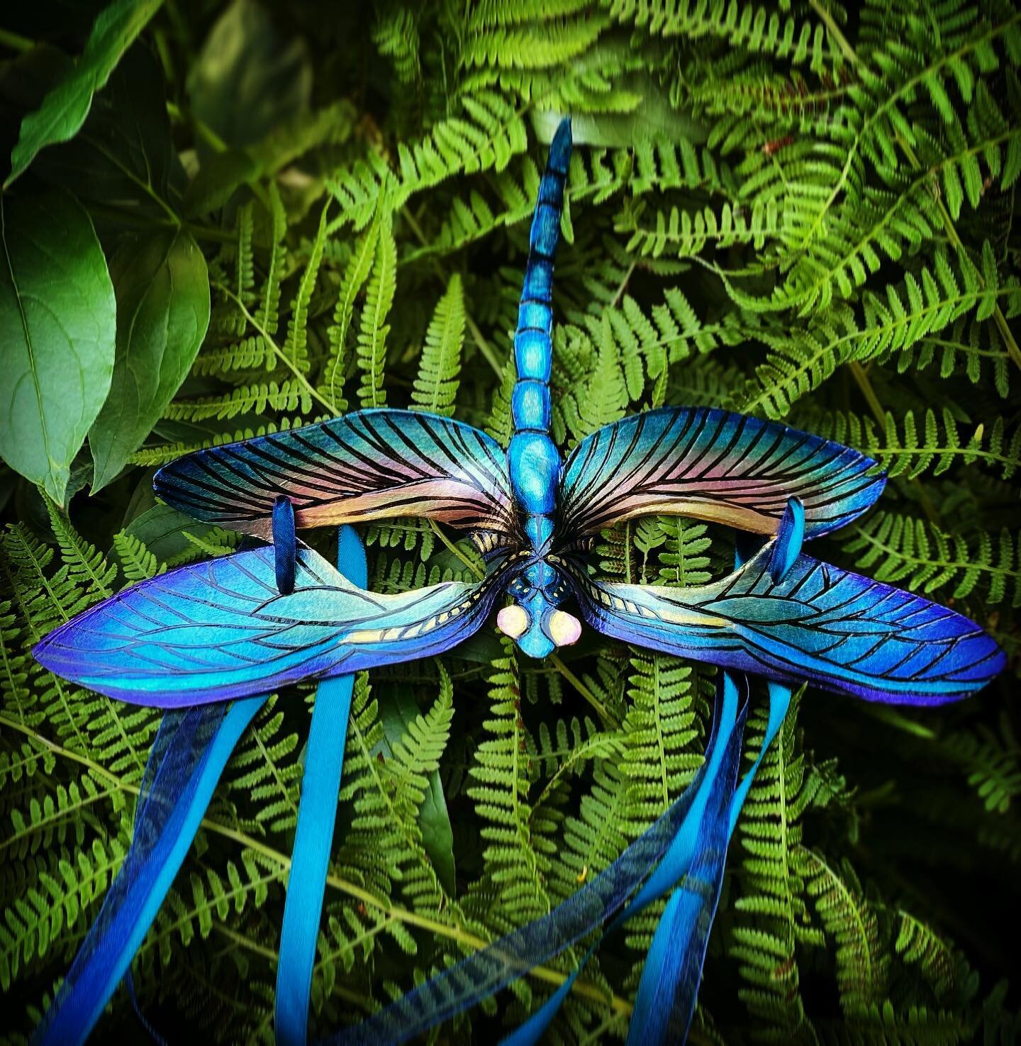 This one of a kind leather dragonfly masquerade mask is now available in my Etsy shop @ faylander!

#etsy #handmade #leathermask #dragonfly #artist #fairycore #cottagecore #artistsoninstagram