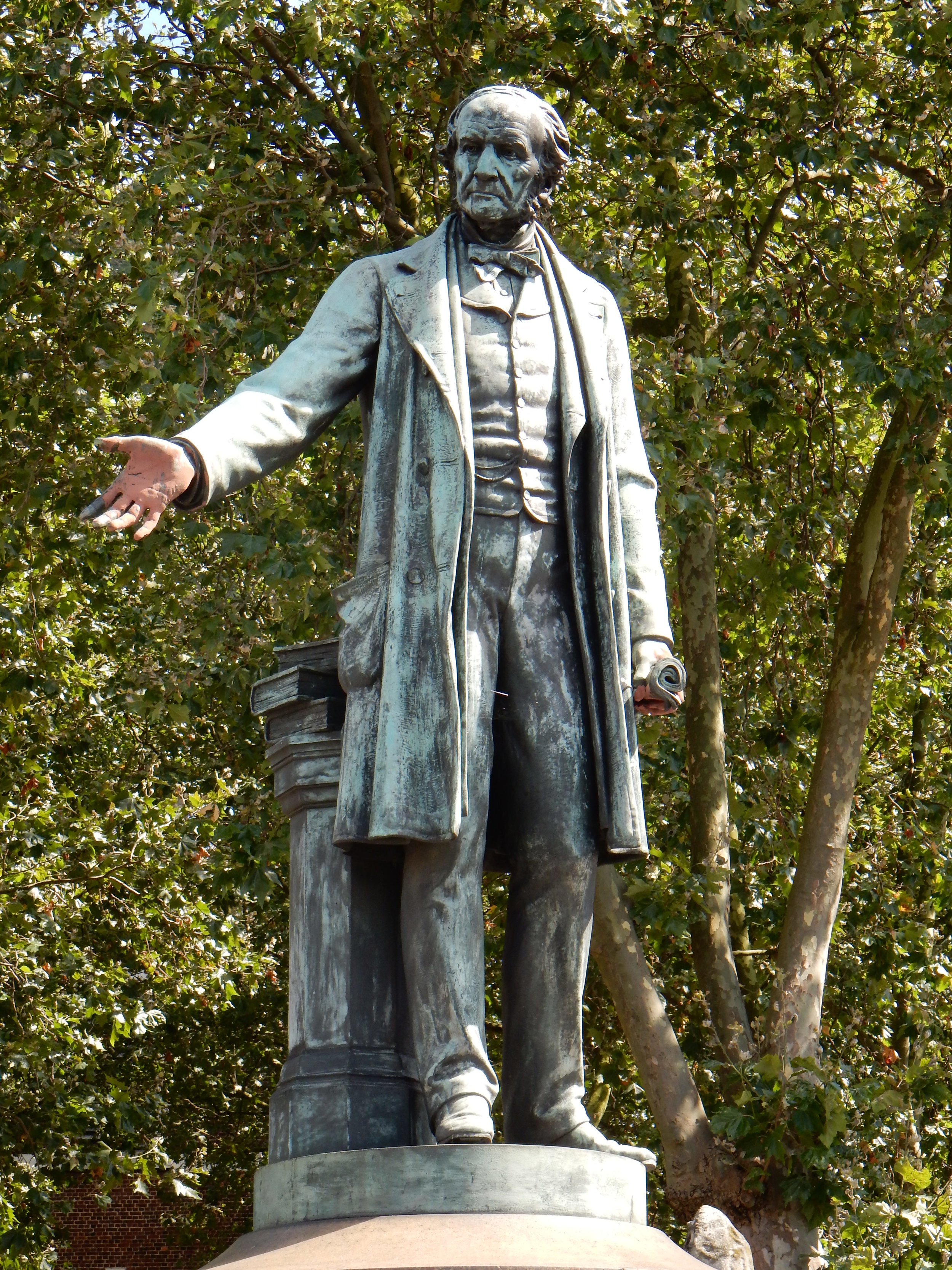 William Gladstone Statue, Bow