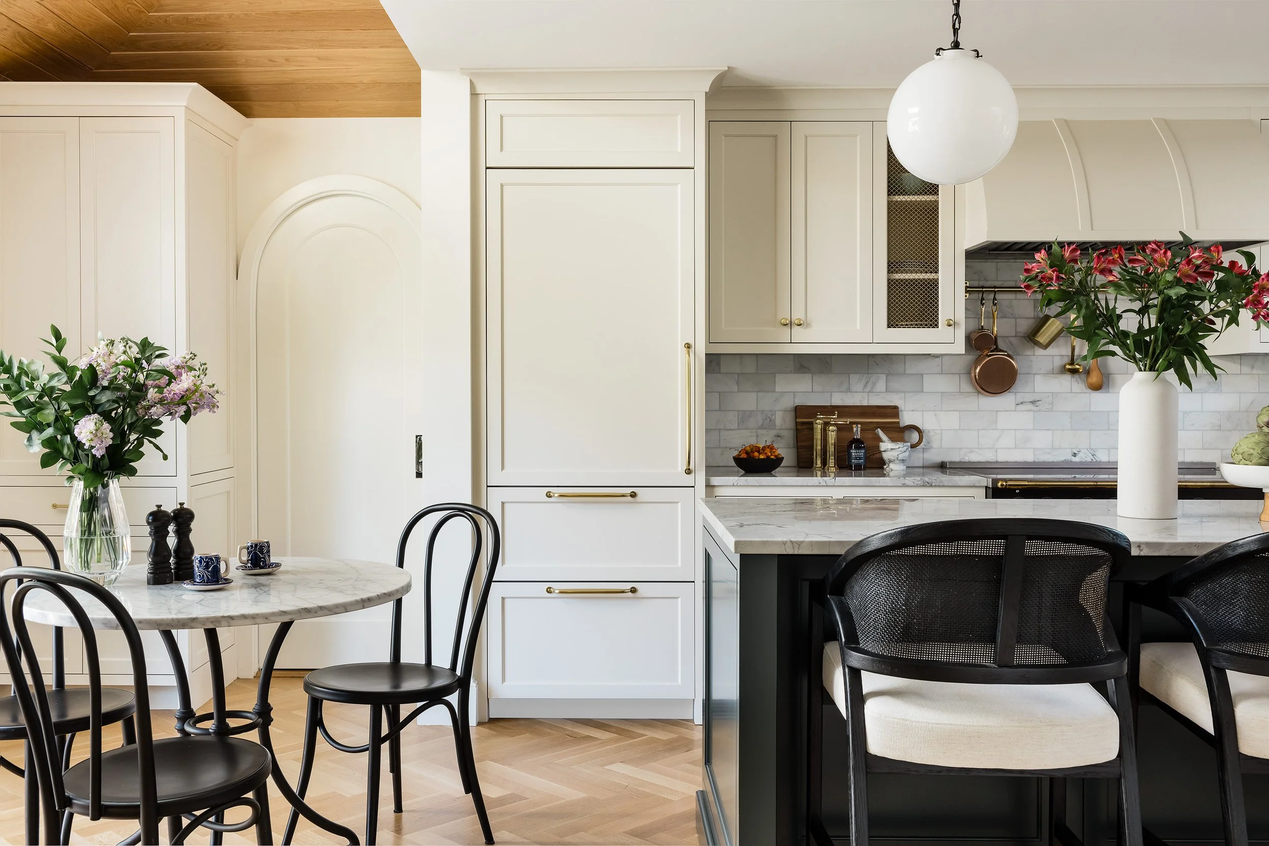 Euro Vision

 

 For her own home, Emily pulled influence from her travels to Europe, particularly France, to imbue the spaces with a sense of elegance and practicality. Timeless materials and forms paint the entire space. .    Photography by Joyelle