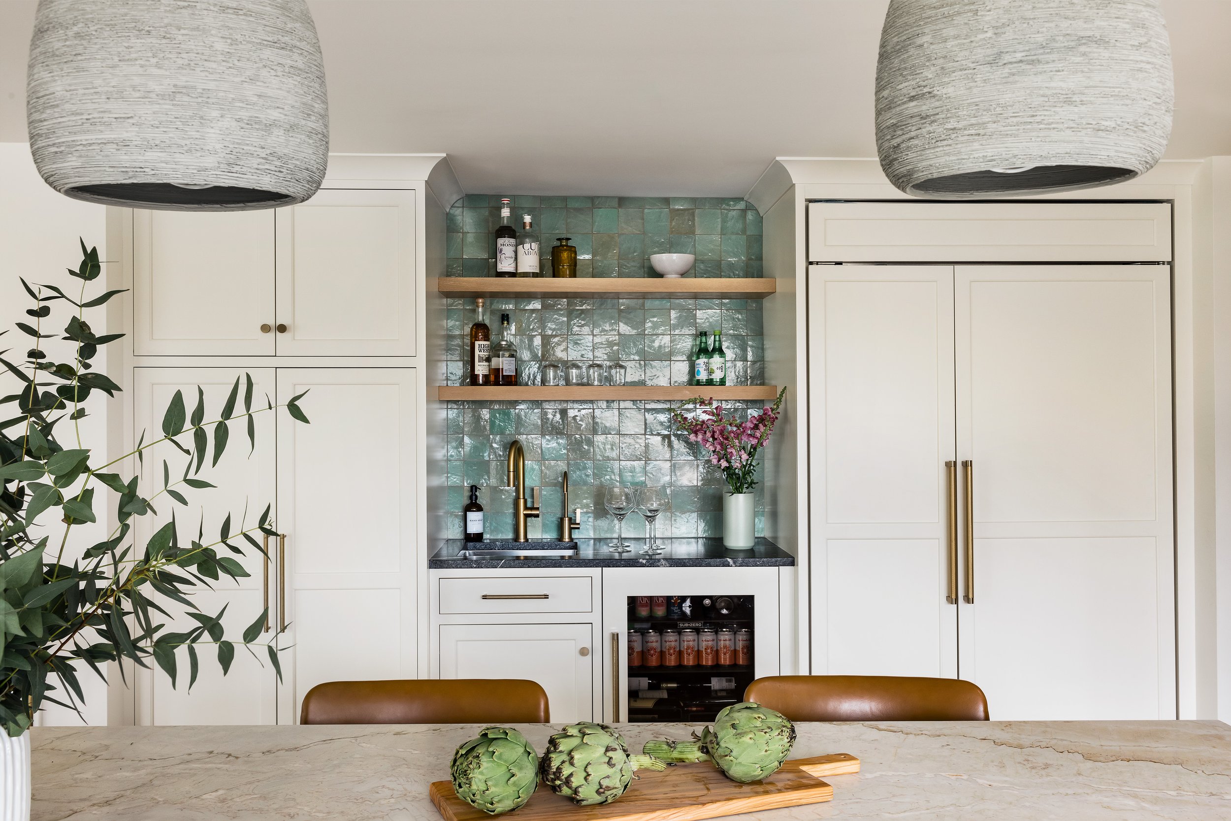 Fresh in Wellesley

 

 Exploring natural materials, fun patterns, and polished favorites, this renovation in Wellesley created some unexpected vibrancy and depth in every room.  Joyelle West Photography