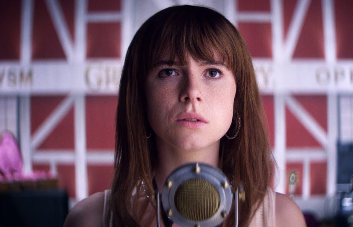 jessie-buckley-straight-on.png