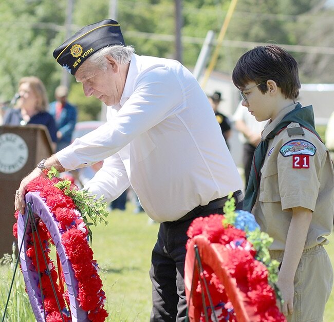    Ronald Hartle placing the Vietnam ribbon on the ceremonial wreath. (Rachel Hunter photo)  
