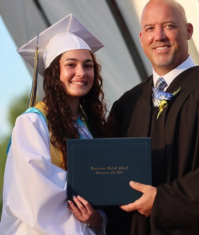FRONT _ GRAD GOUV 4 pic copy.jpg