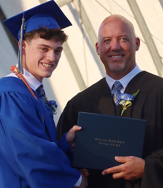 FRONT _ GRAD GOUV 10 pic copy.jpg