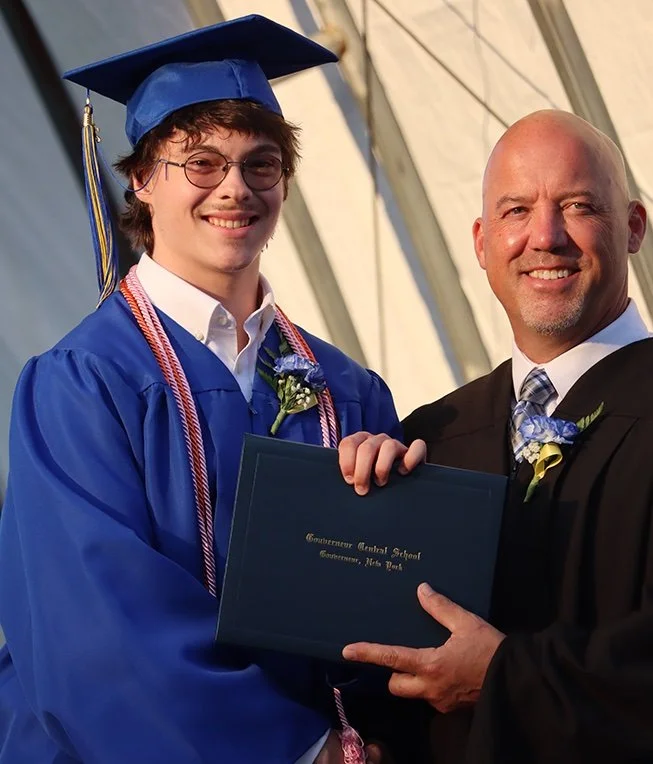 FRONT _ GRAD GOUV 11 pic copy.jpg