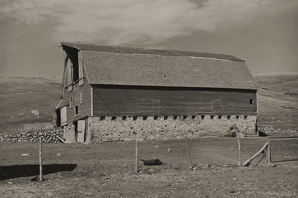  In the past 150 years, the Midwest has been home to thousands of barns. 