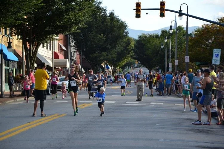 Black Bear PT at the Mountain Valley Mile: Free Physical Therapy for Asheville-Area Runners
