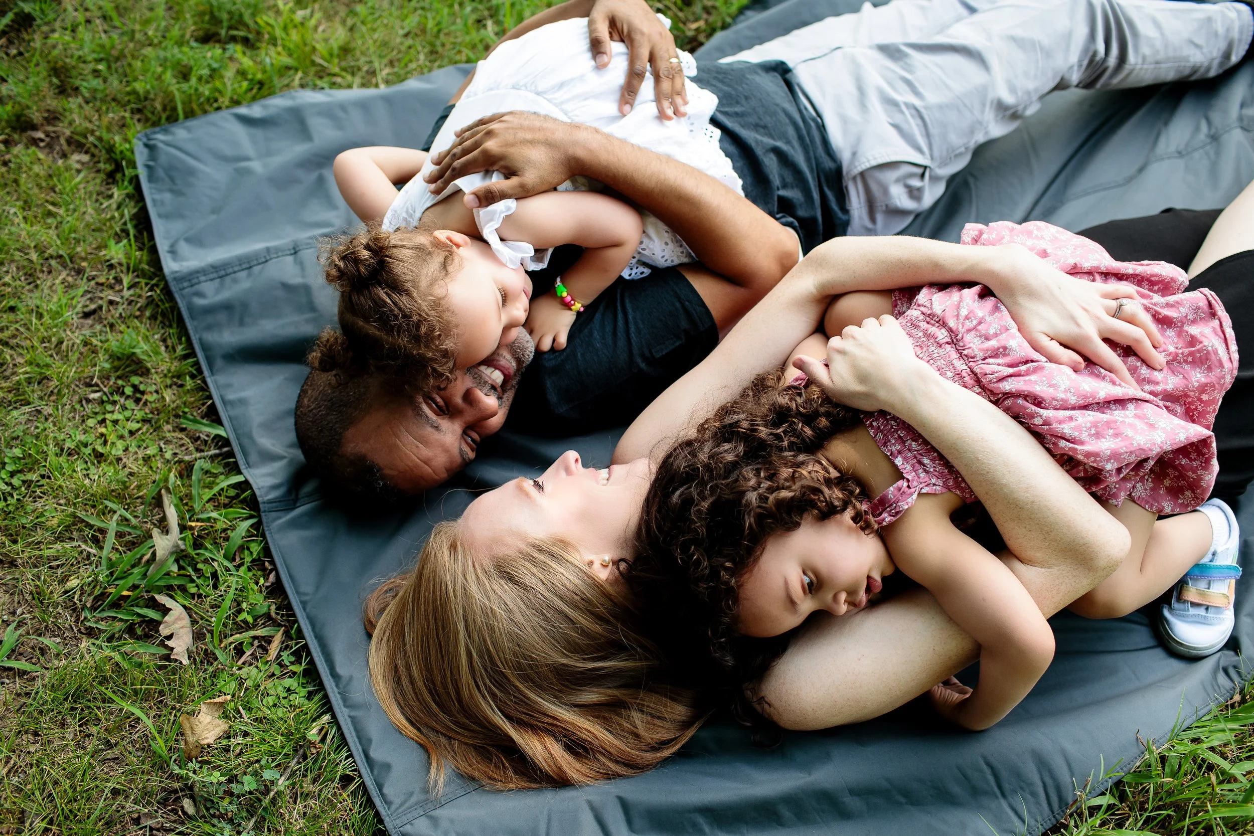 family cuddling on blanket at ellington agricultural center in nashvillearg