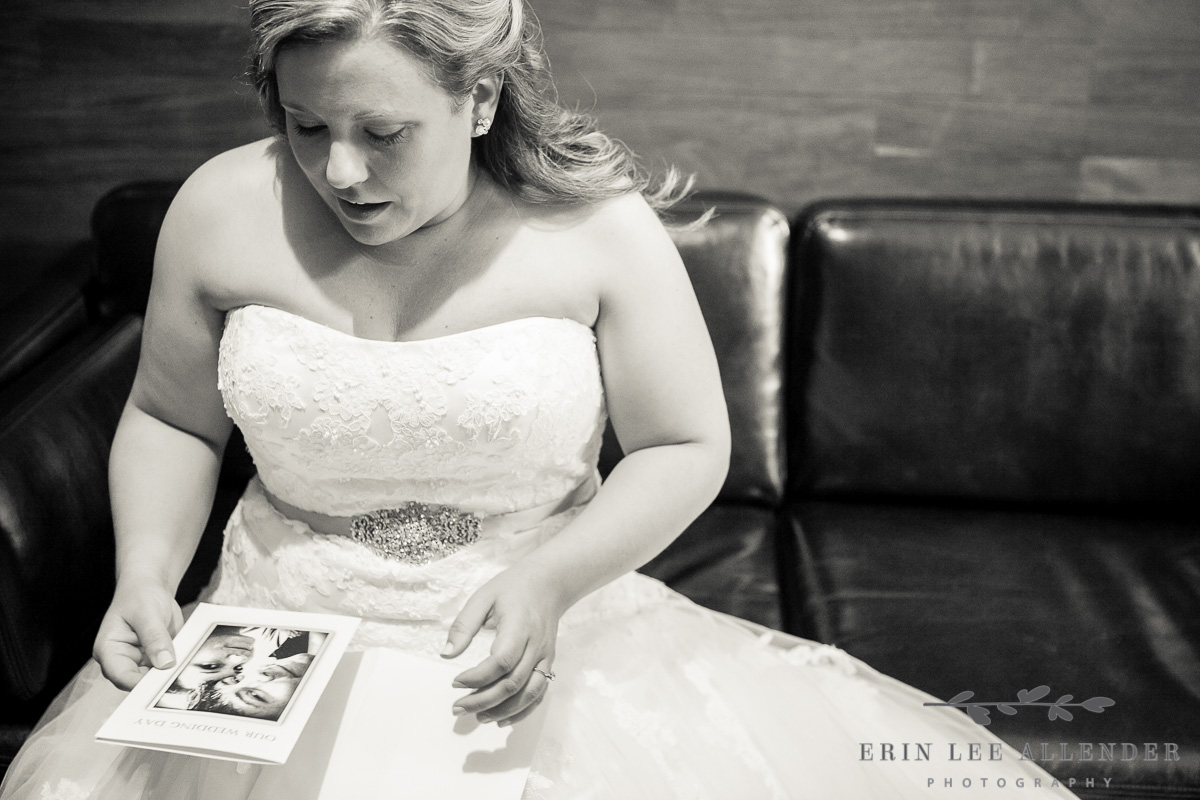 Bride_Cries_Reading_Card_From_Groom