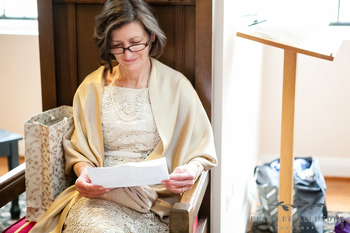 Mother_Of_Bride_Cries_Reading_note