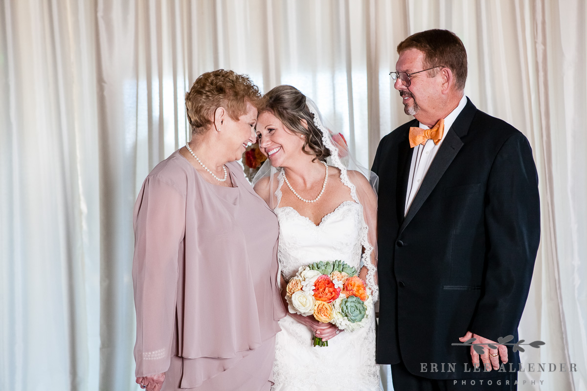 Wedding_Family_Photograph_Emotion