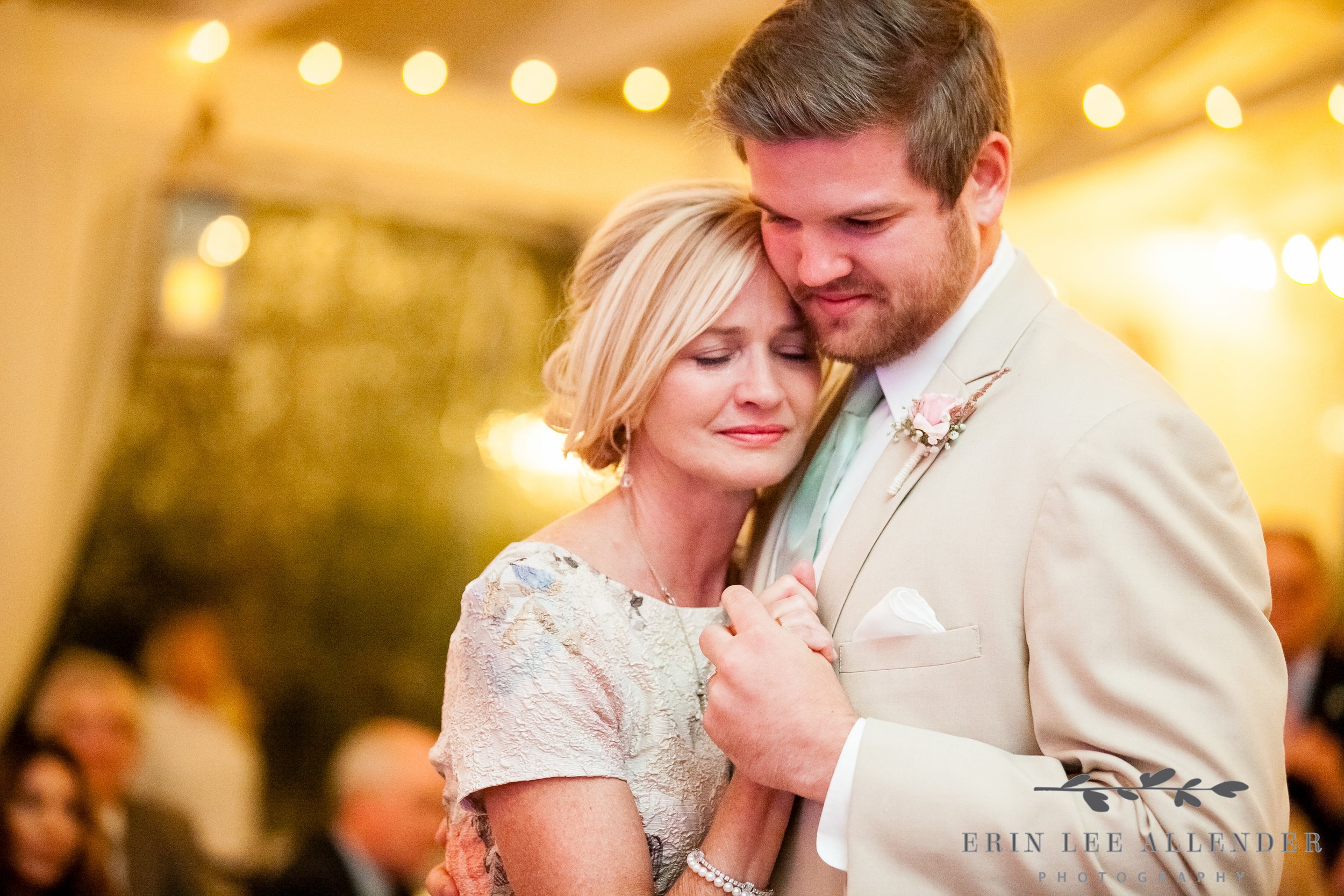 Mother_Groom_Cries_First_Dance