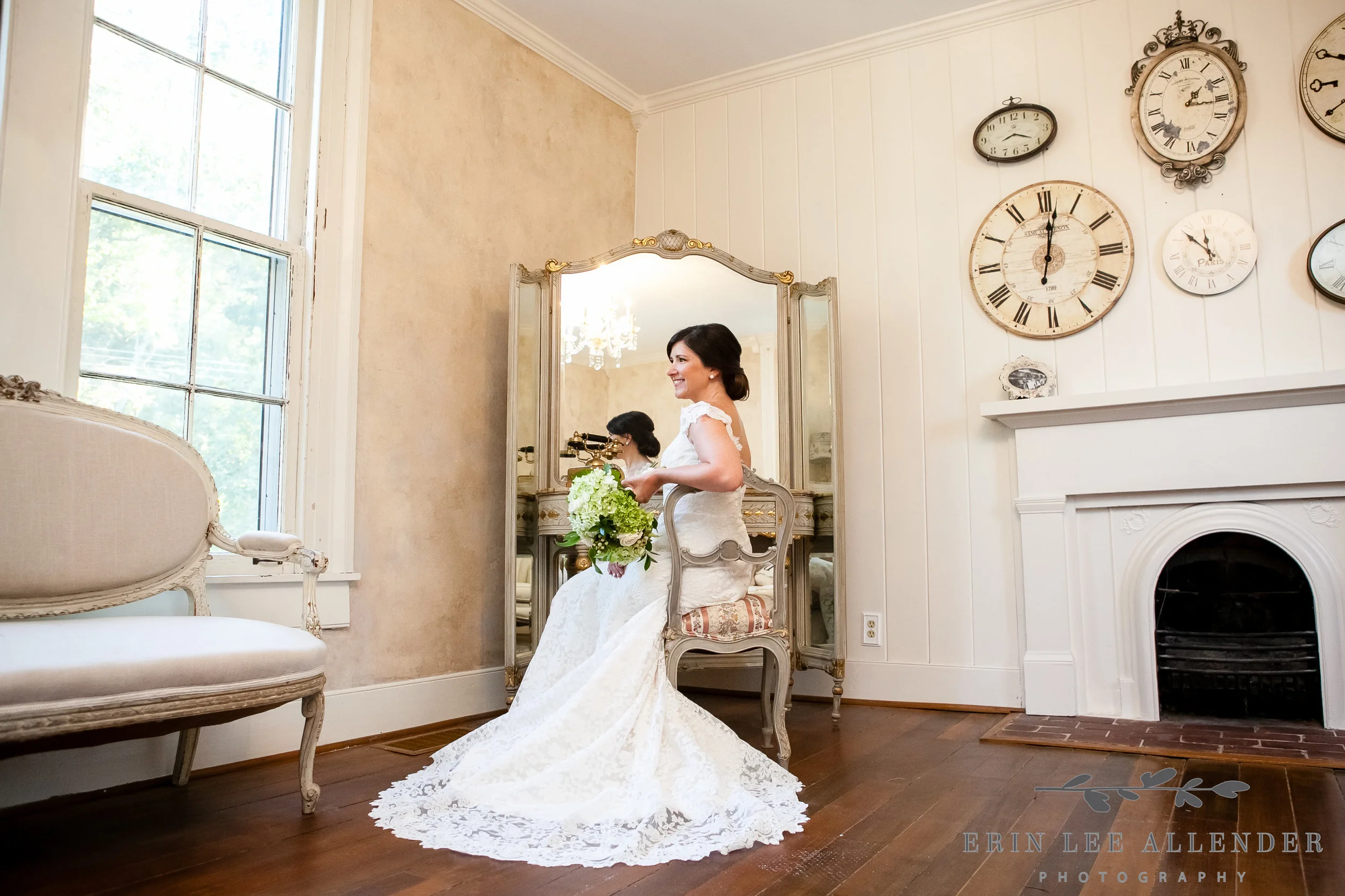 Vintage_Makeup_Table_Bride