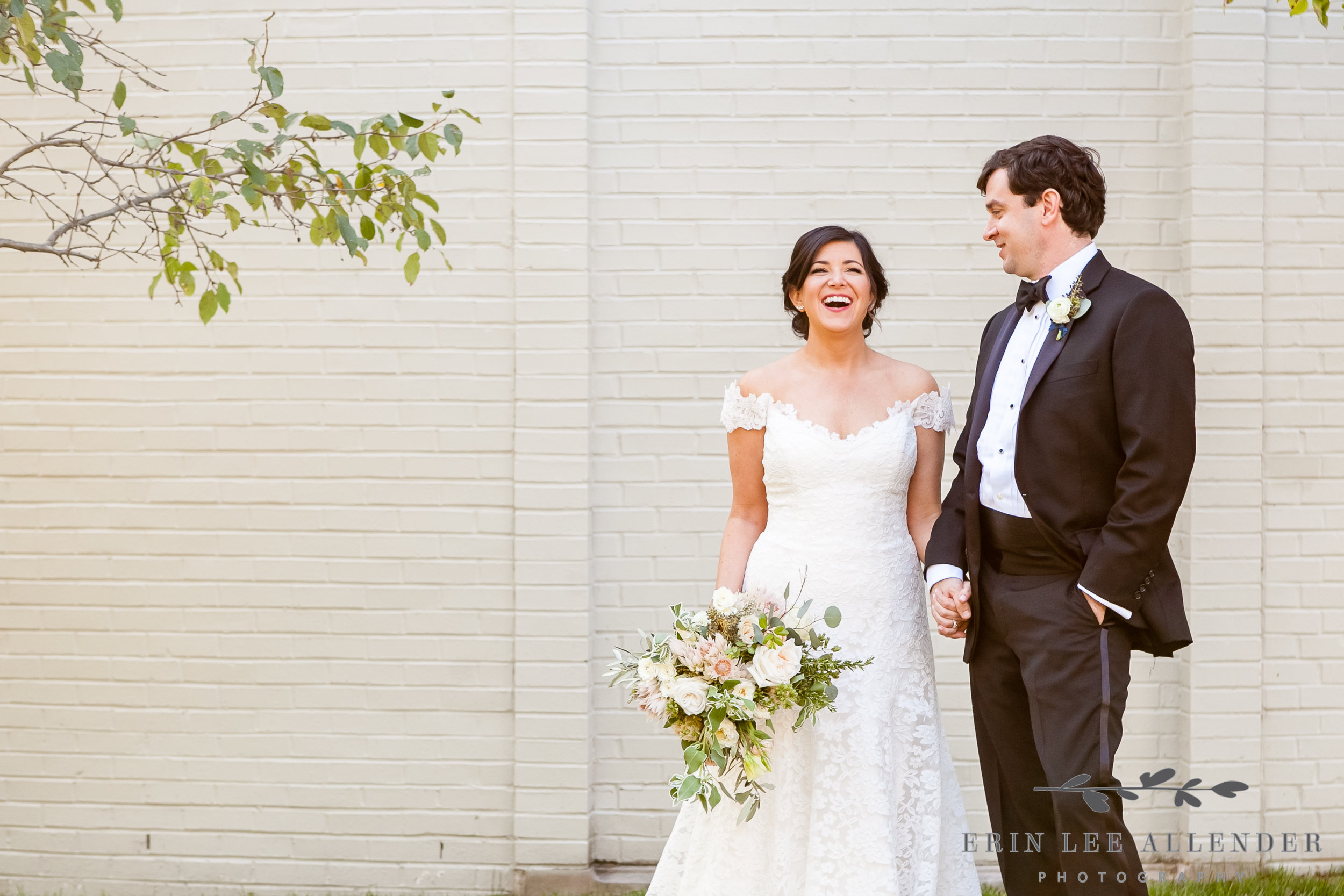 Bride_Laughs_at_Groom