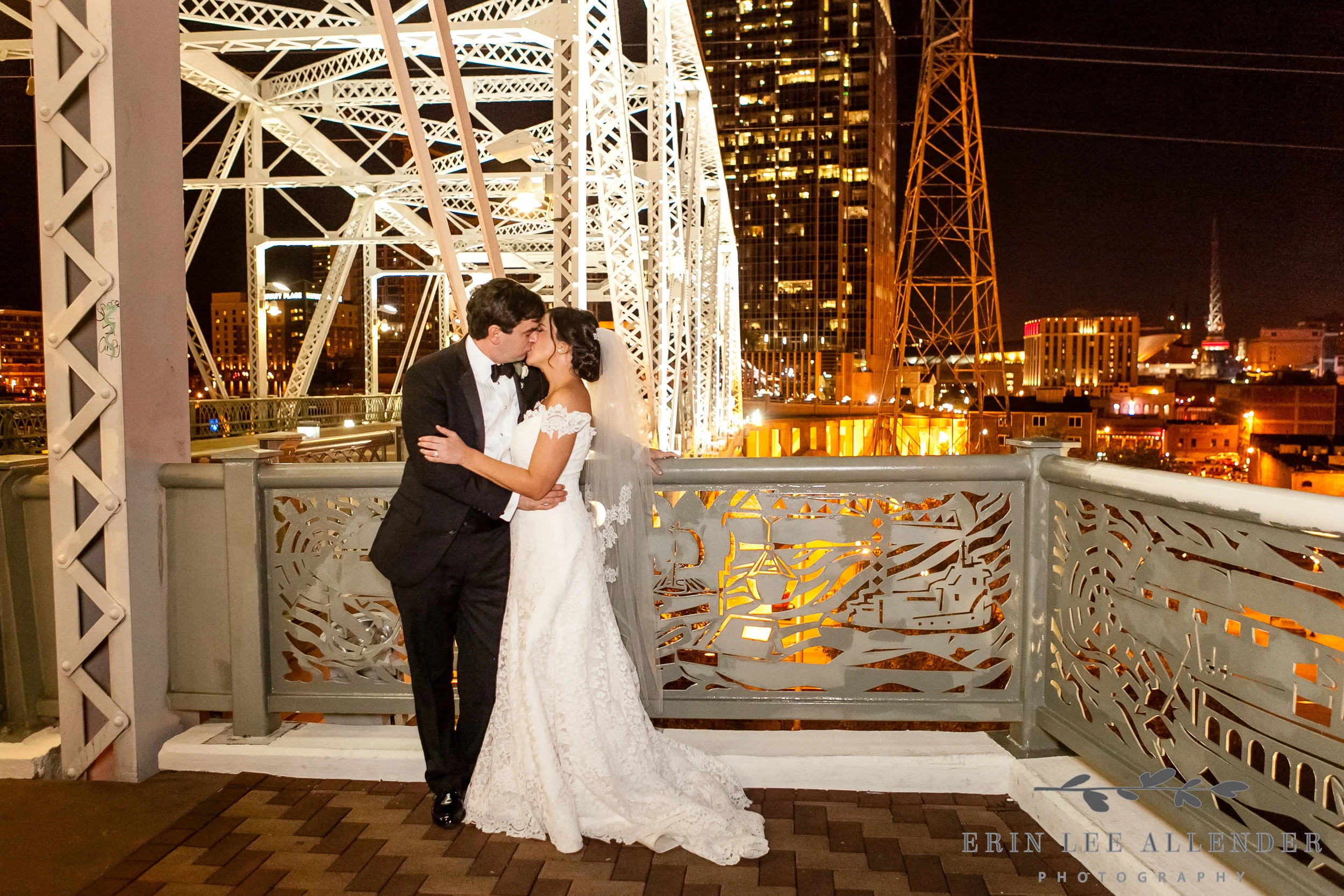 Bride_Groom_Nashville_Walking_Bridge