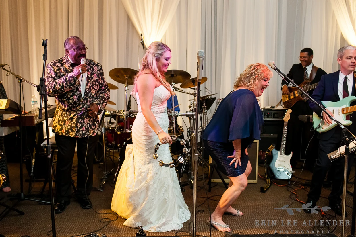 Mother_Bride_Shake_It