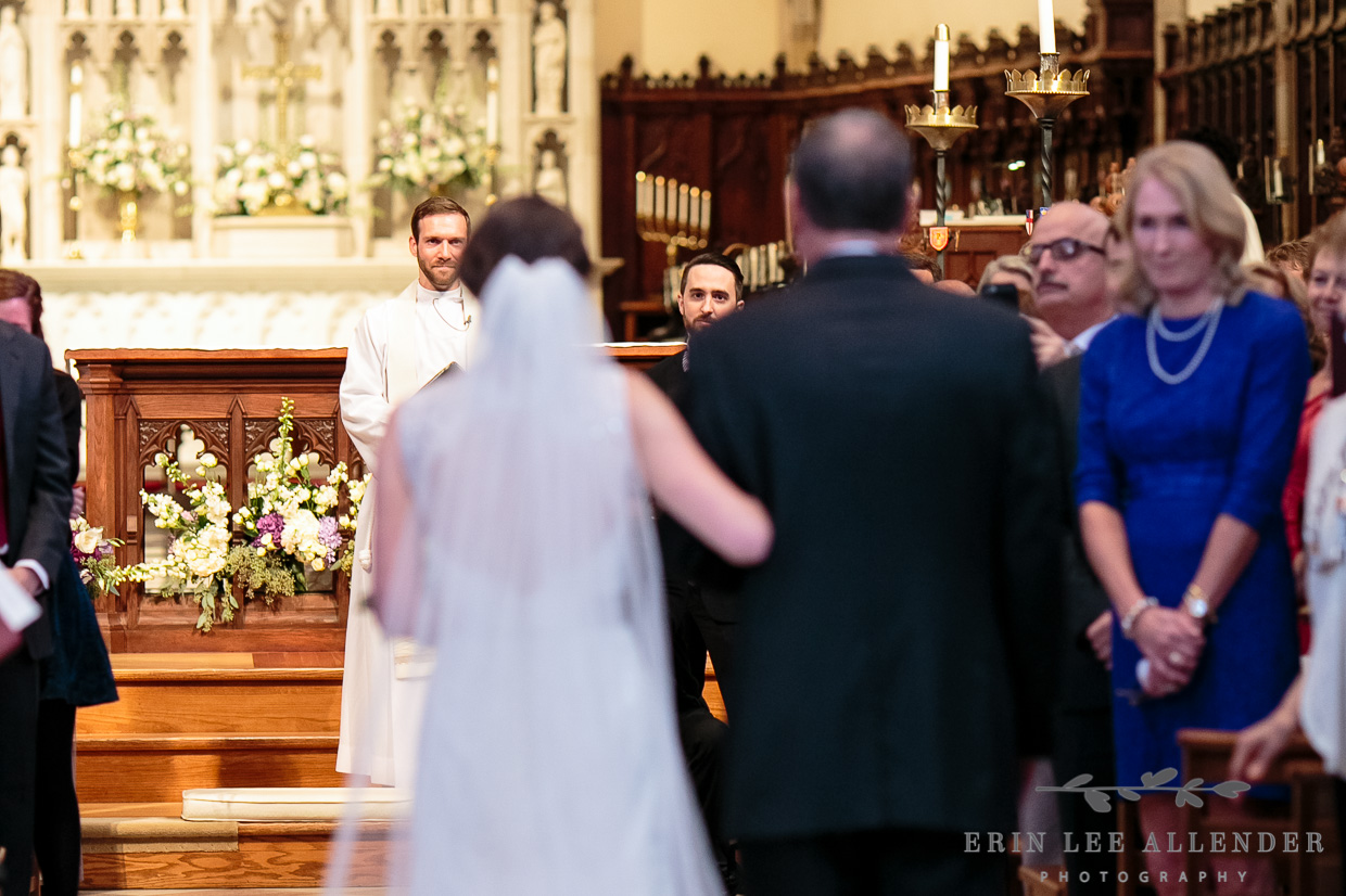 Groom_Sees_Bride_Walking_Down_Aisle