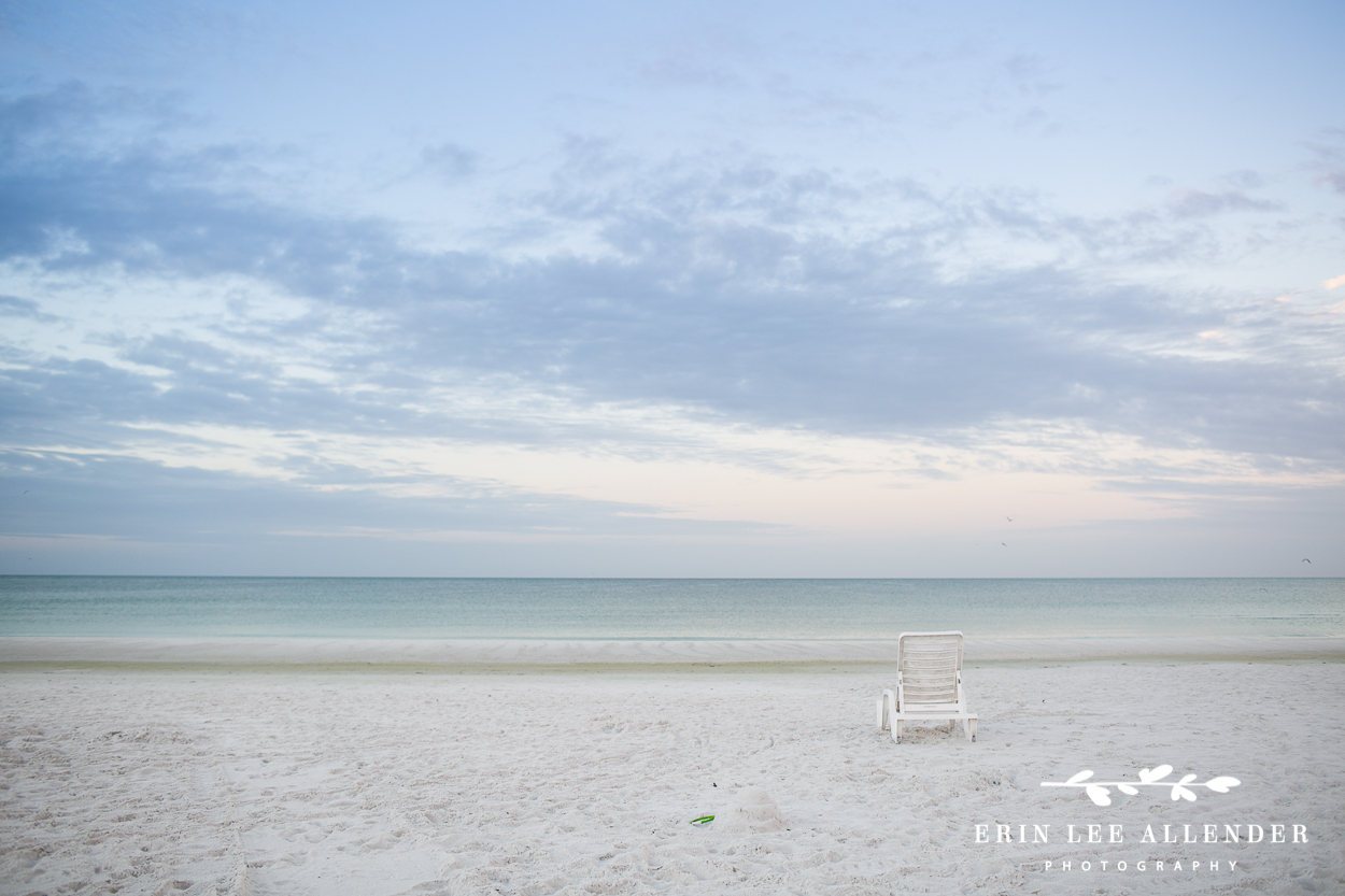 Abandoned_Beach_Chair_Ocean
