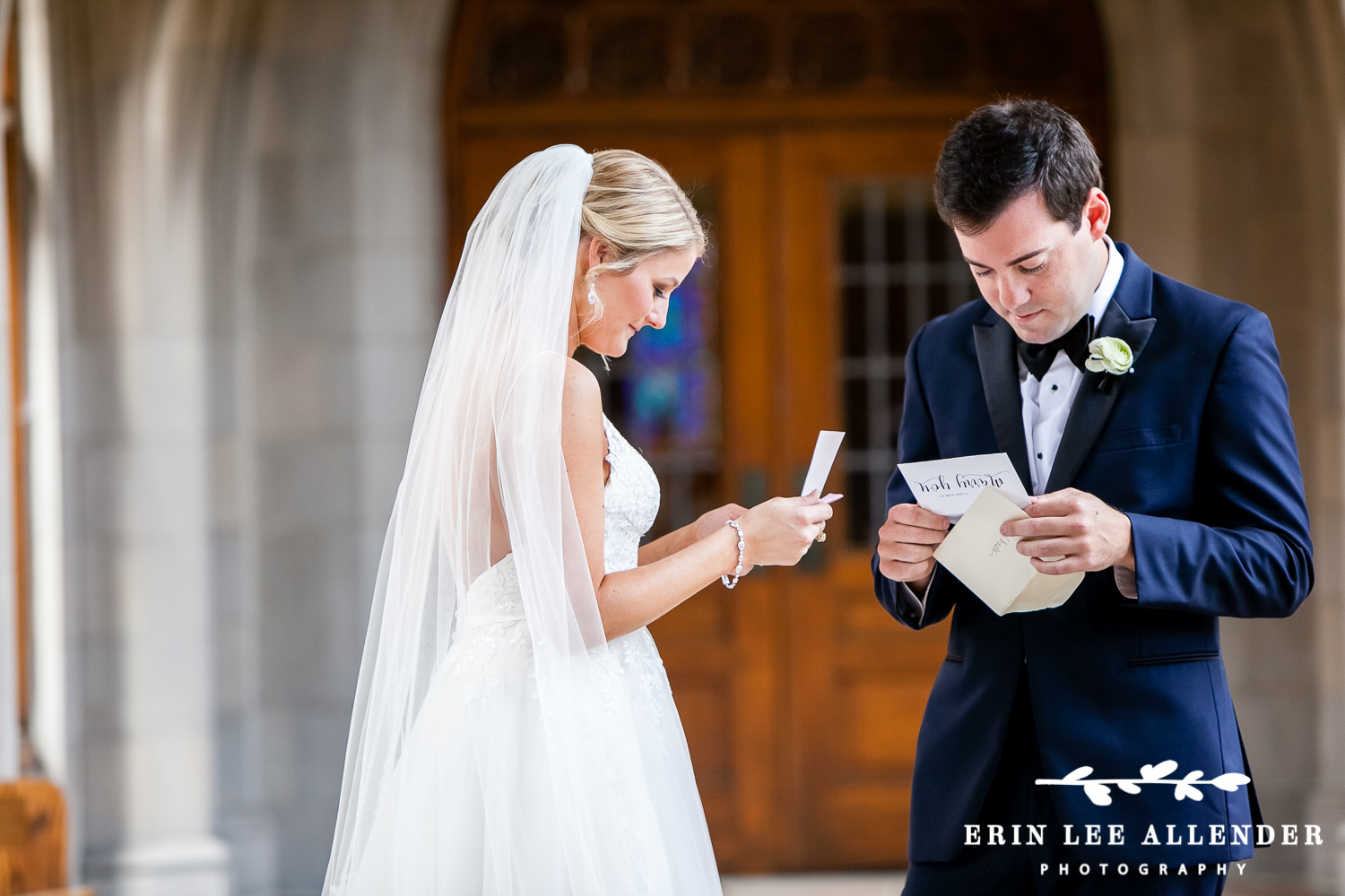 Bride_And_Groom_Exchange_Notes