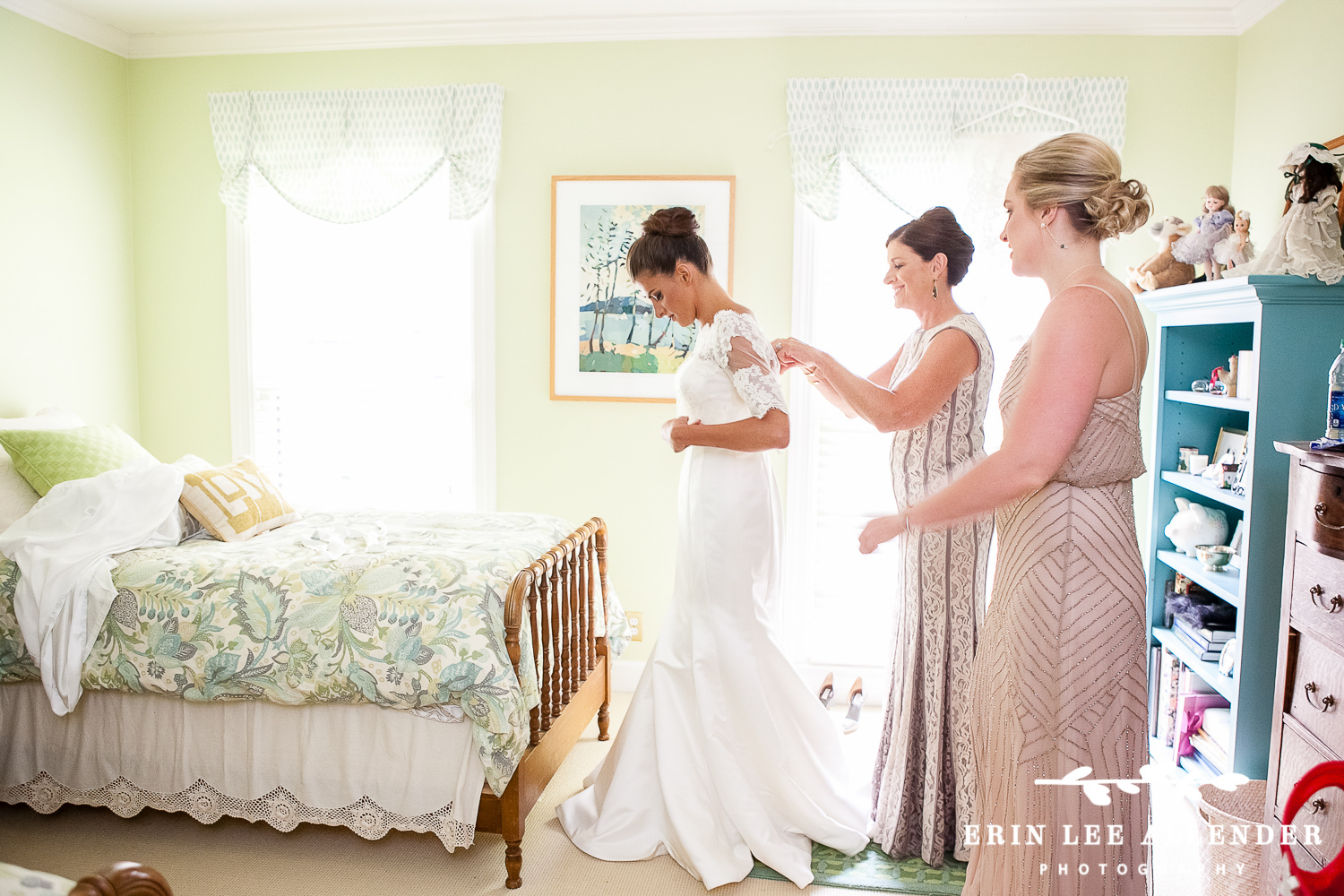 Bride_Gets_Into_dress