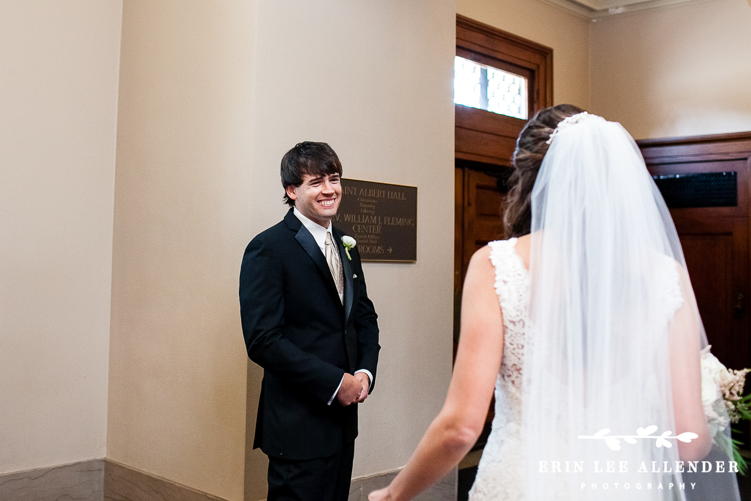 Groom_Sees_Bride_First_Time
