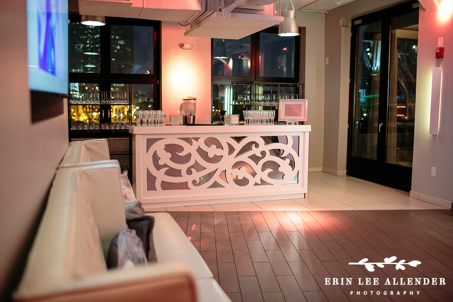 Mirrored_Bar
