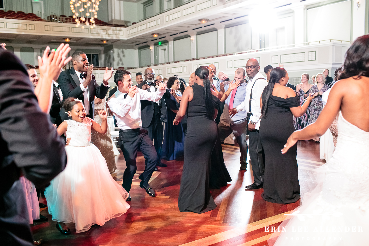 The_Moment_The_Wedding_Dance_Floor_Opens