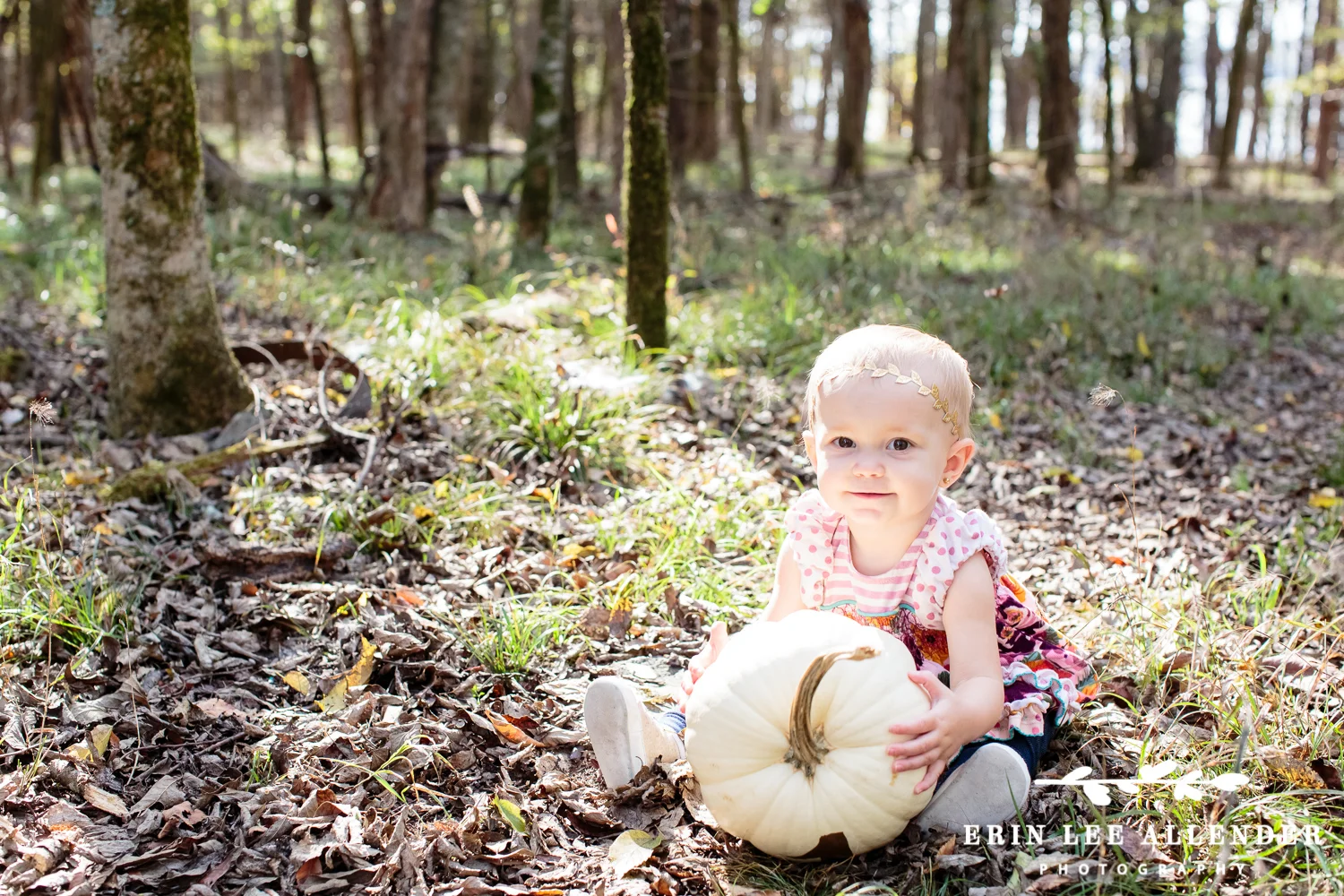 Little_girl_with_pumpkin
