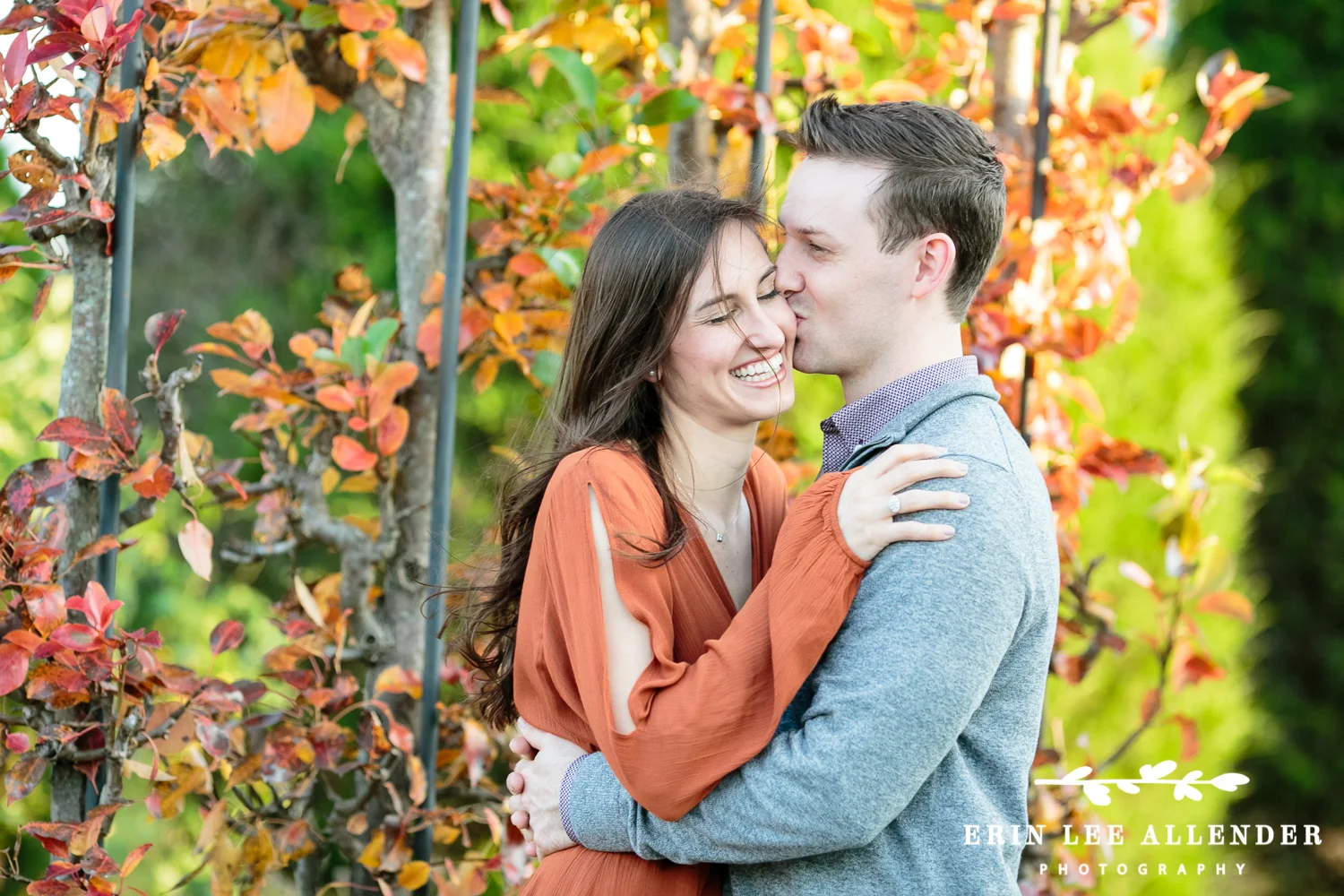 Groom_Kisses_Bride_On_Cheek