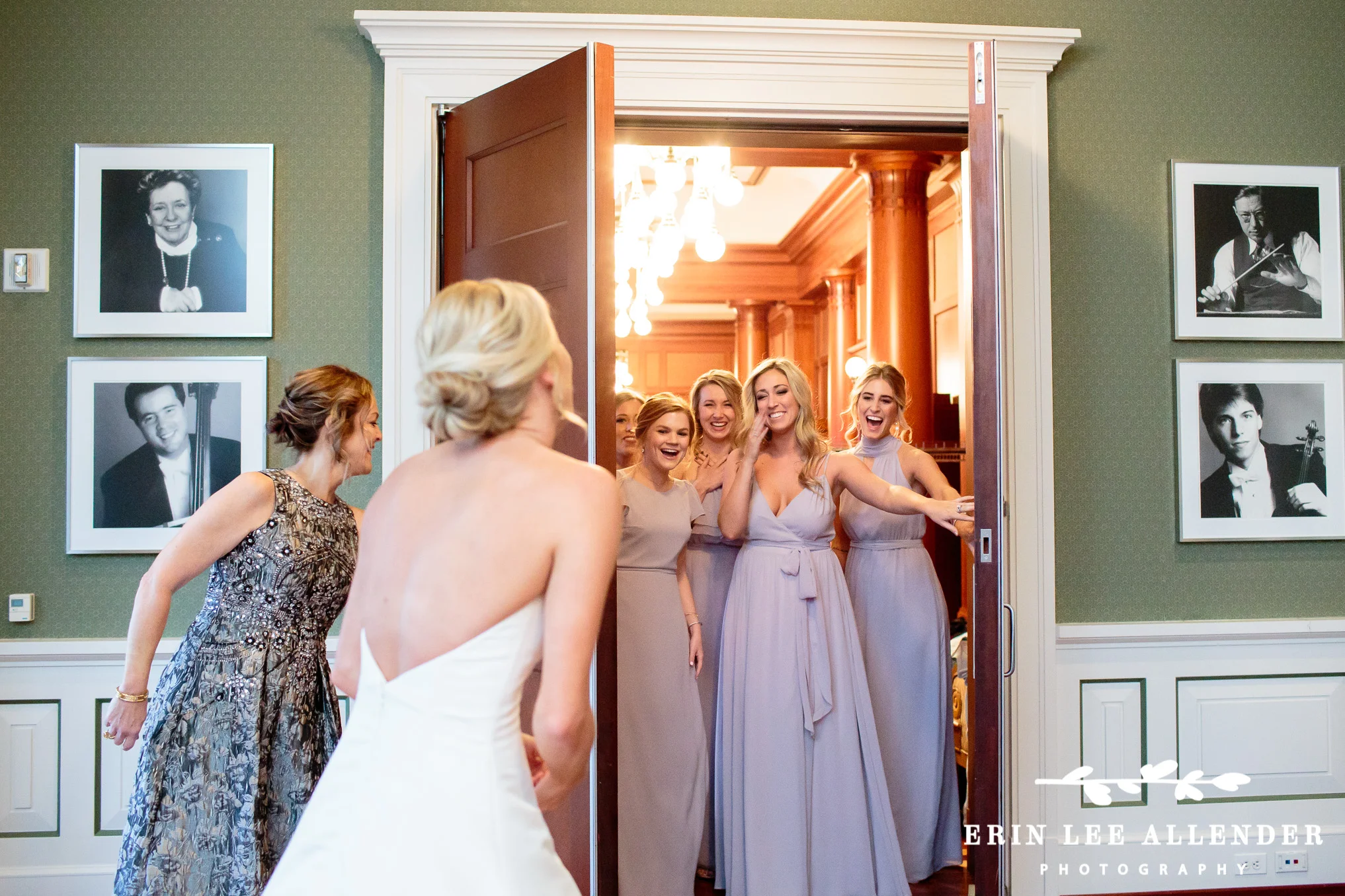 Bridesmaids_See_Bride